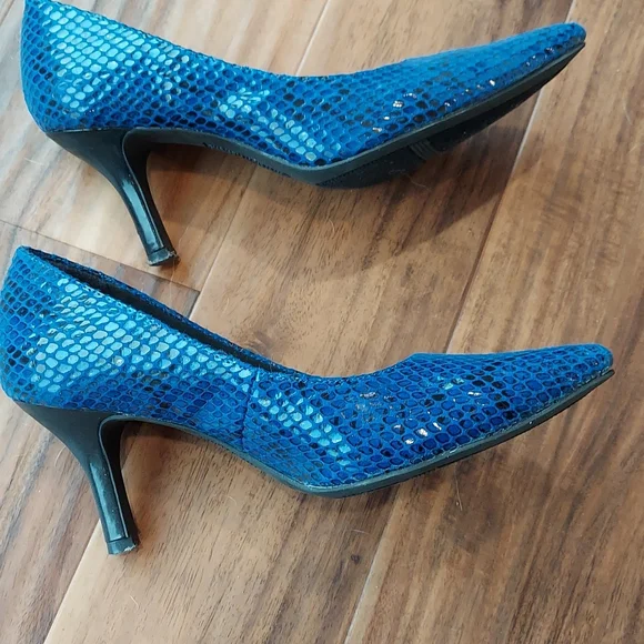 Pumps - Picture 3 of 5